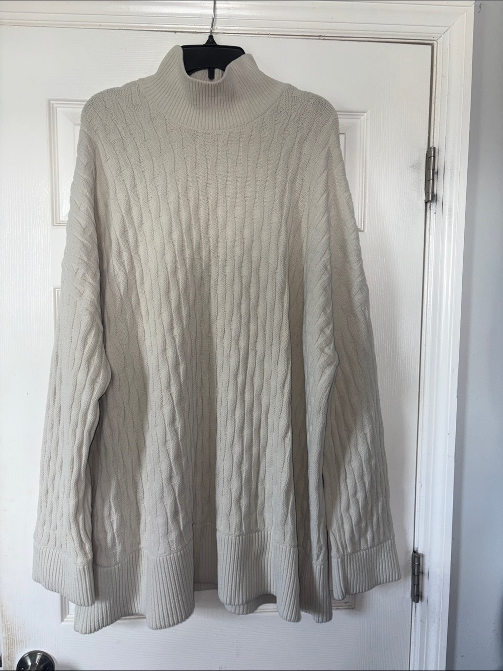 lululemon athletica Women’s Cream Cable Turtleneck Sweater Oversized- Extra Warm